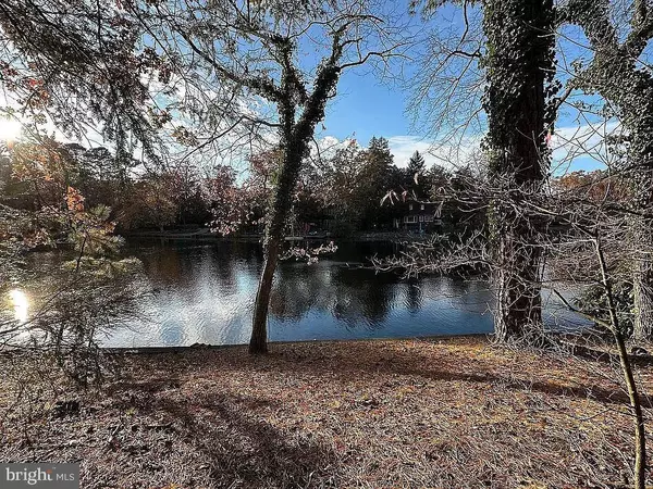 227 E LAKE BLVD, Medford, NJ 08055