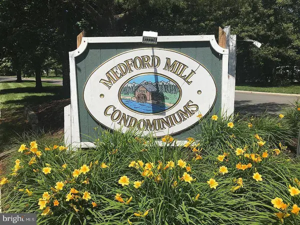 2 EAVES MILL RD, Medford, NJ 08055