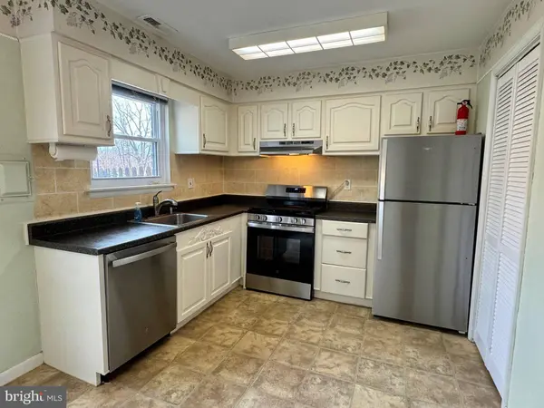 2 EAVES MILL RD, Medford, NJ 08055