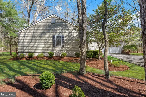 2 STRAFFORD CT, Medford, NJ 08055