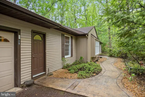 39 THUNDERHEAD DR, Medford, NJ 08055