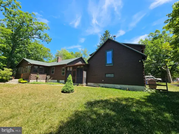 219 E LAKE BLVD, Medford, NJ 08055
