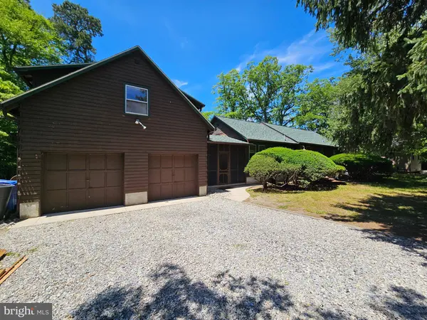219 E LAKE BLVD, Medford, NJ 08055