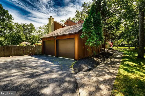 5 GLEN LAKE DR, Medford, NJ 08055