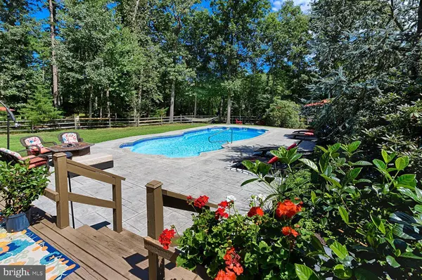 5 GLEN LAKE DR, Medford, NJ 08055