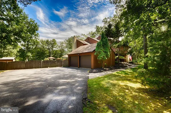5 GLEN LAKE DR, Medford, NJ 08055