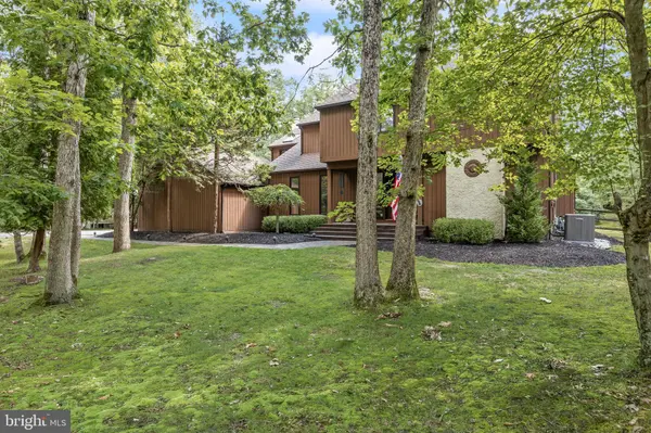 5 GLEN LAKE DR, Medford, NJ 08055