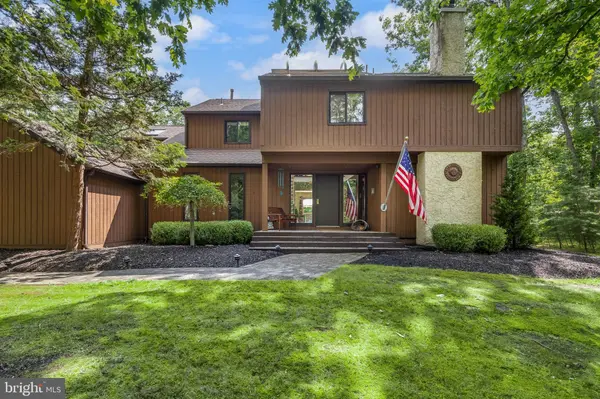 5 GLEN LAKE DR
