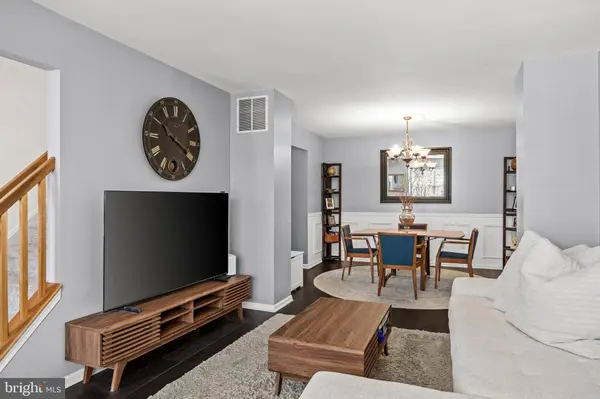 5004 ESSEX LN, Mount Laurel, NJ 08054