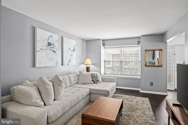 5004 ESSEX LN, Mount Laurel, NJ 08054