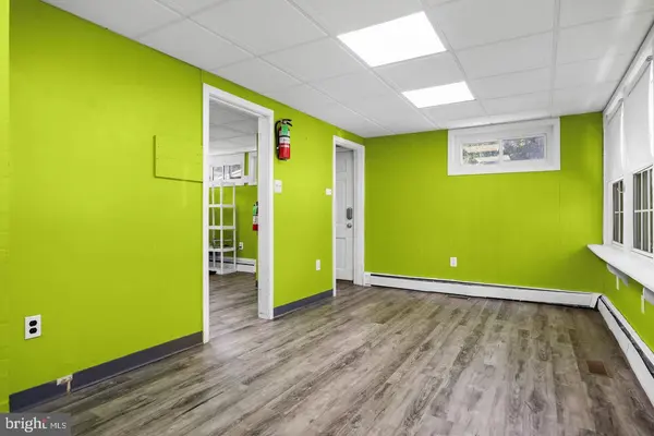 77 E MAIN ST, Marlton, NJ 08053
