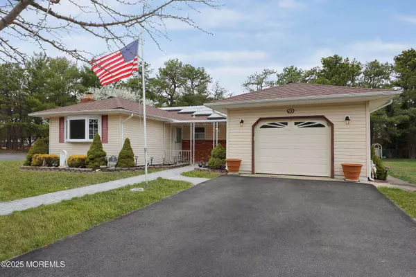 10 S Point Court, Toms River, NJ 08757