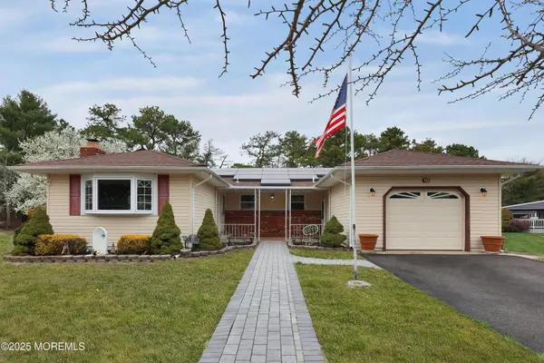 10 S Point Court, Toms River, NJ 08757