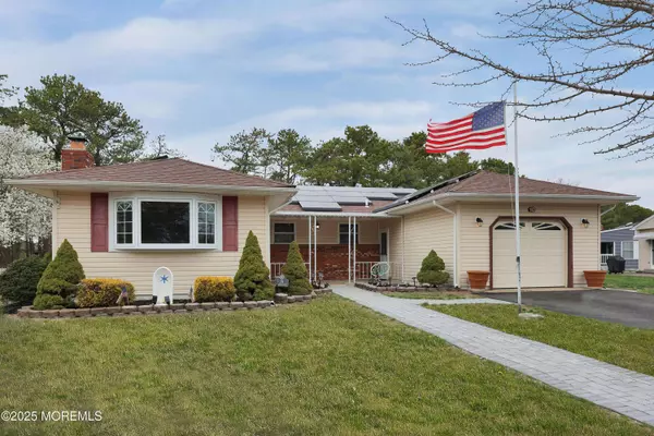 10 S Point Court, Toms River, NJ 08757