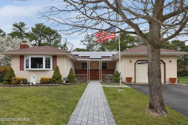 10 S Point Court, Toms River, NJ 08757