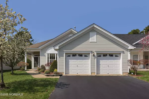 14 Sunlight Springs Road, Lakewood, NJ 08701