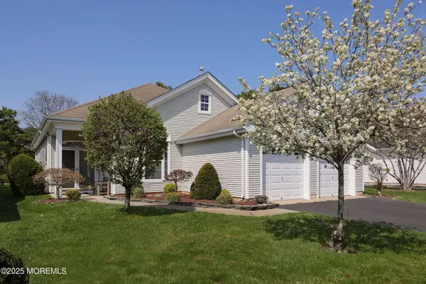 14 Sunlight Springs Road, Lakewood, NJ 08701