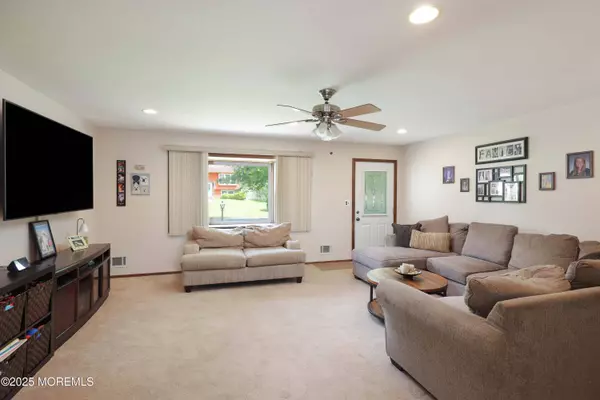 23 Bailey Avenue, Toms River, NJ 08755