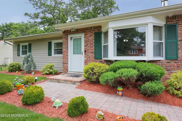 23 Bailey Avenue, Toms River, NJ 08755