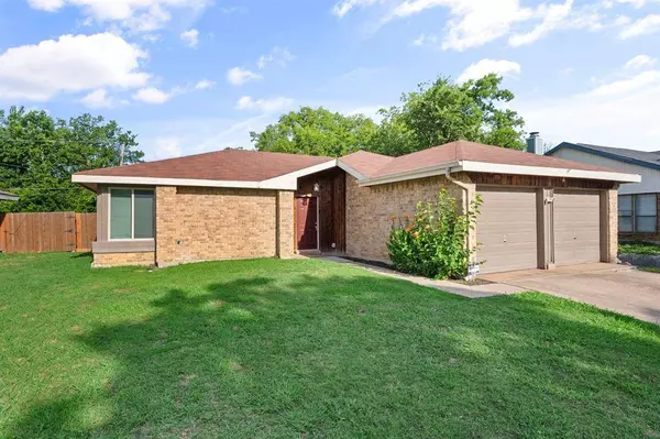 5002 S Prairieview Court S, Arlington, TX 76017