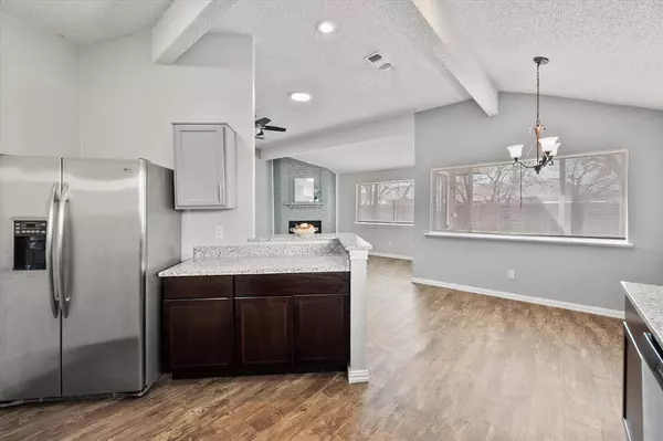 5002 S Prairieview Court S, Arlington, TX 76017