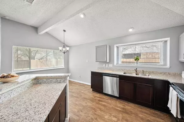 5002 S Prairieview Court S, Arlington, TX 76017