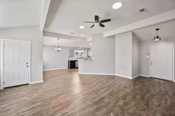 5002 S Prairieview Court S, Arlington, TX 76017