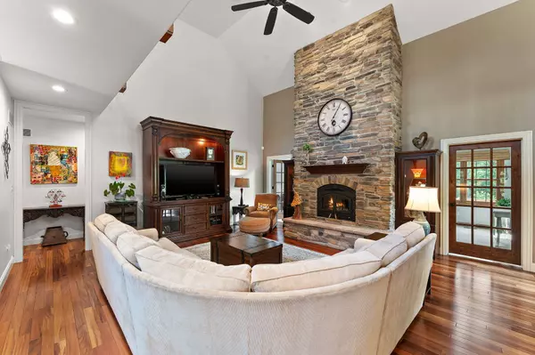 7243 Fawn Valley DR, Schererville, IN 46375