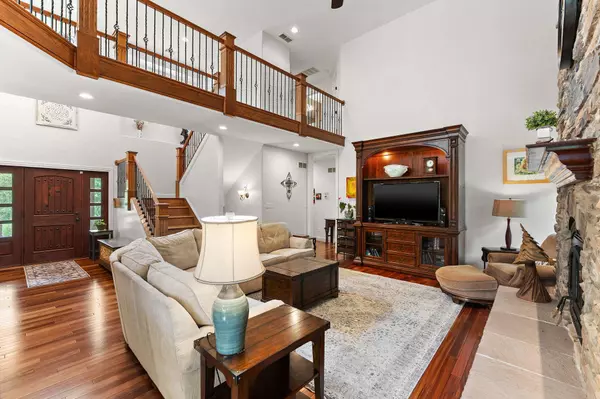 7243 Fawn Valley DR, Schererville, IN 46375