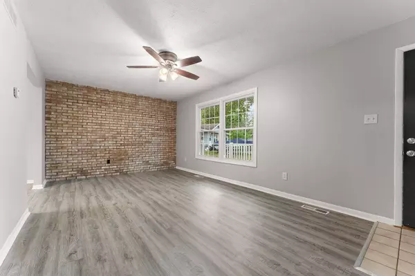 10307 N 477, Demotte, IN 46310