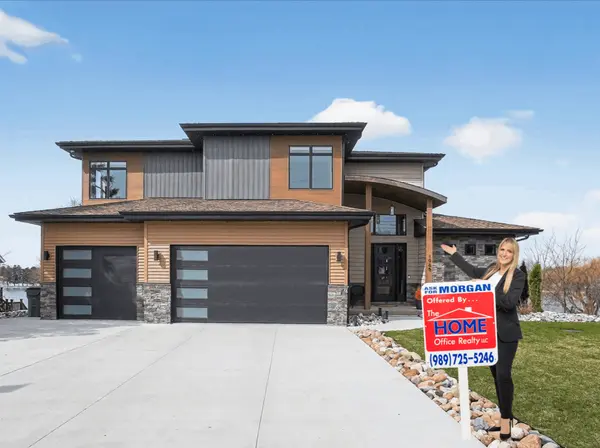 feature image of Luxury Lakefront Listing!