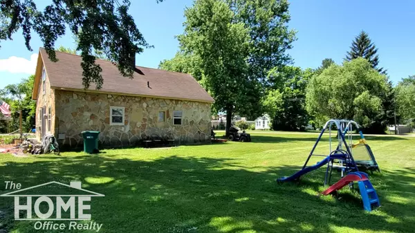 1803-1807 Kilbourn Ave Avenue, Owosso, MI 48867