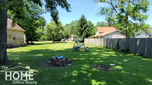 1803-1807 Kilbourn Ave Avenue, Owosso, MI 48867