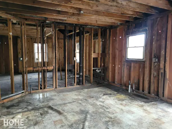 910 S Saginaw Street, Owosso, MI 48867