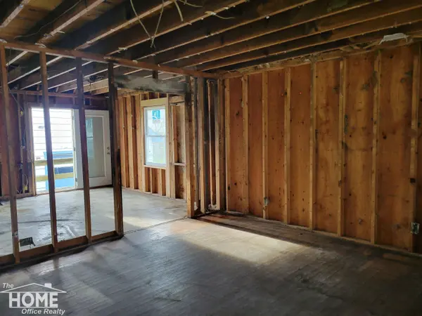 910 S Saginaw Street, Owosso, MI 48867