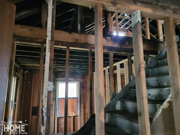 910 S Saginaw Street, Owosso, MI 48867