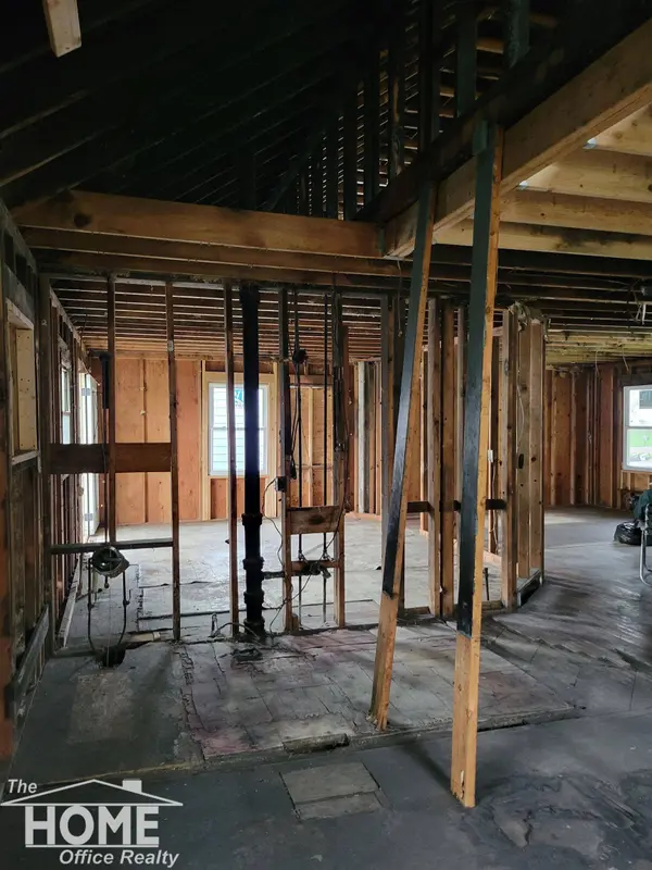 910 S Saginaw Street, Owosso, MI 48867