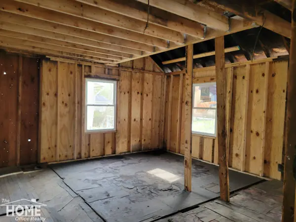 910 S Saginaw Street, Owosso, MI 48867