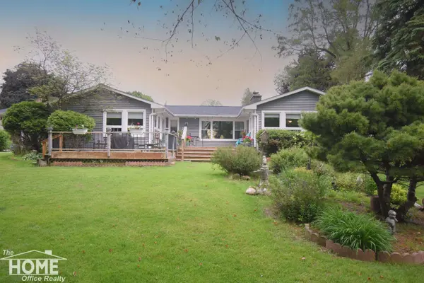 1910 Lake Court, Owosso, MI 48867
