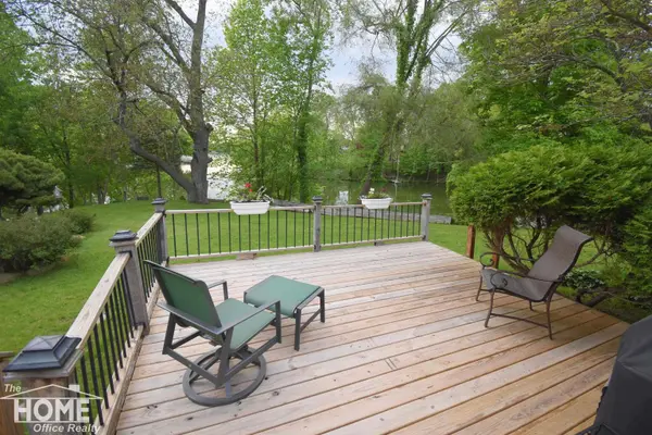 1910 Lake Court, Owosso, MI 48867