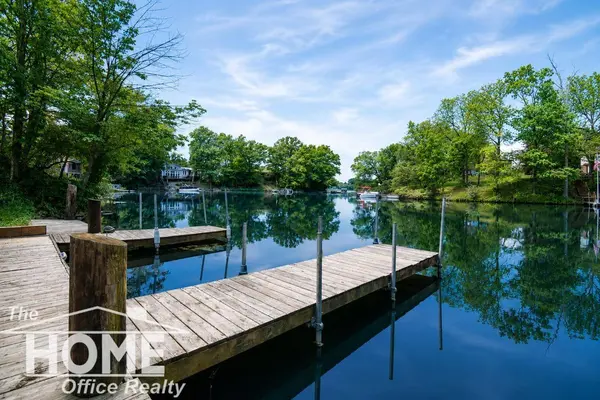 1910 Lake Court, Owosso, MI 48867