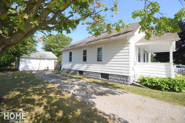 1022 S Lyon Street, Owosso, MI 48867