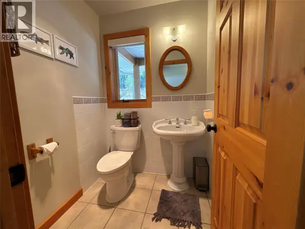 2851 Rosen Heights Road, Jaffray, BC V0B1T0