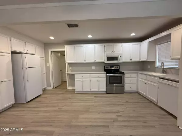 1840 E CLARENDON Avenue, Phoenix, AZ 85016