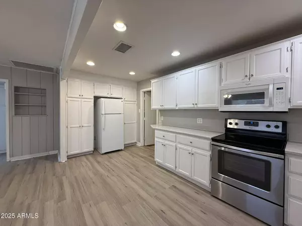 1840 E CLARENDON Avenue, Phoenix, AZ 85016