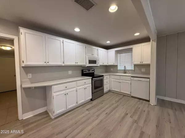 1840 E CLARENDON Avenue, Phoenix, AZ 85016