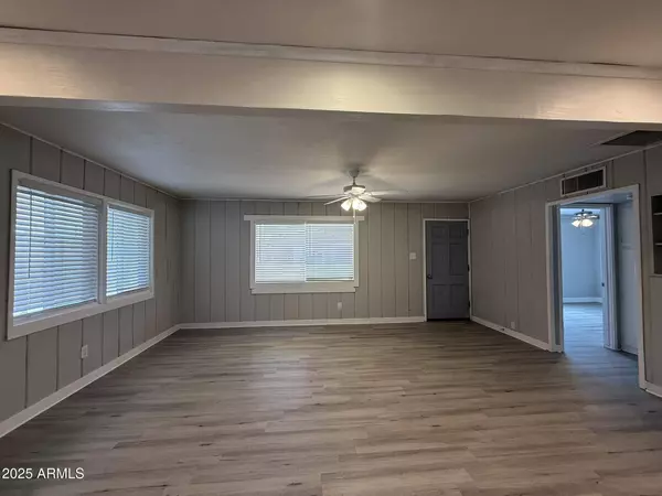 1840 E CLARENDON Avenue, Phoenix, AZ 85016