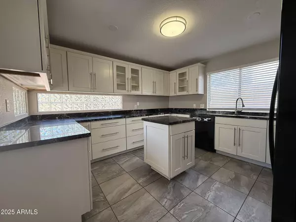 4040 W ELECTRA Lane, Glendale, AZ 85310