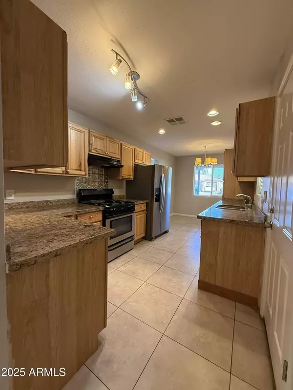 2401 W WELDON Avenue, Phoenix, AZ 85015