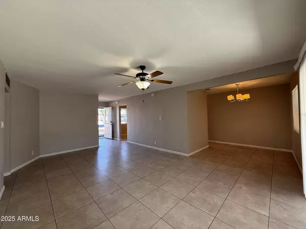 2401 W WELDON Avenue, Phoenix, AZ 85015